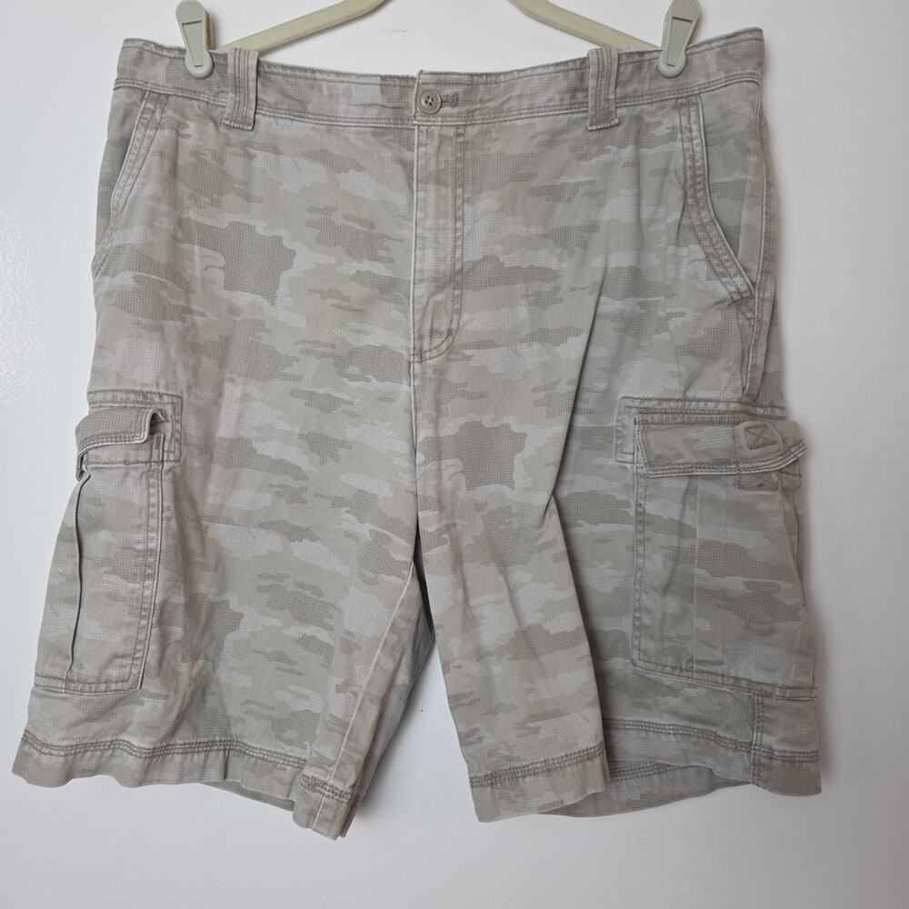 Men's IZOD Camo Cargo Shorts 100% Cotton Size 36" Waist 10" Inseam Muted Colors